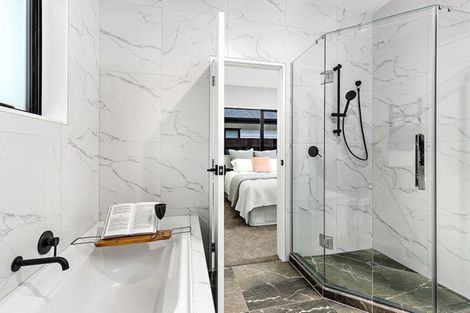 Photo of property in 10 Vinistra Road, Kumeu, 0810