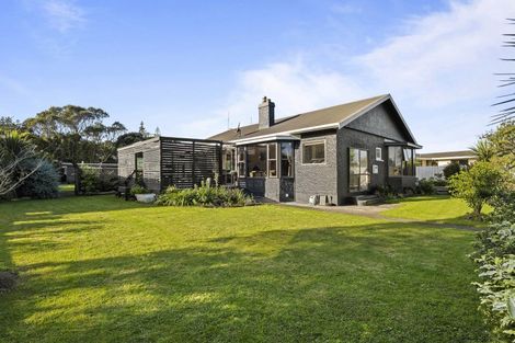 Photo of property in 69 Domett Street, Opunake, 4616