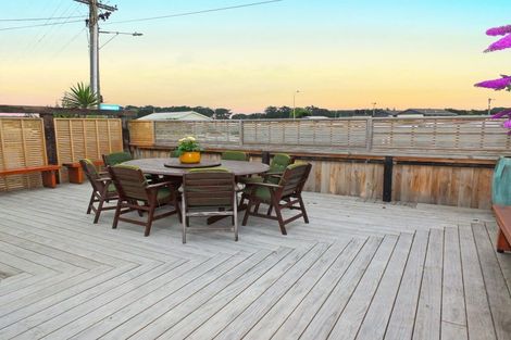 Photo of property in 35 Nash Parade, Foxton Beach, Foxton, 4815