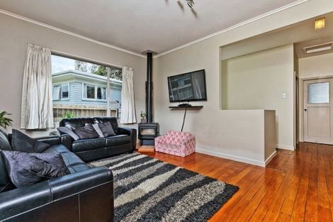 Photo of property in 2/85 Diana Drive, Glenfield, Auckland, 0627