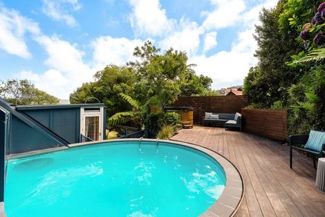 Photo of property in 52 Amapur Drive, Khandallah, Wellington, 6035