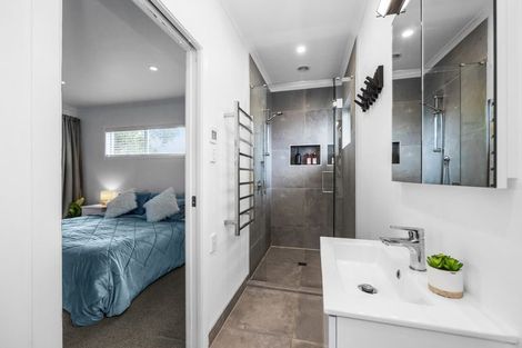 Photo of property in 1 Ashford Place, Havelock North, 4130