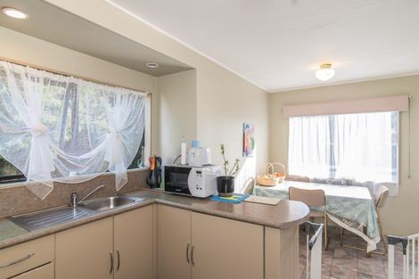 Photo of property in 107 Queens Road, Waikanae Beach, Waikanae, 5036