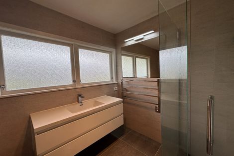 Photo of property in 158 Carlisle Road, Northcross, Auckland, 0632