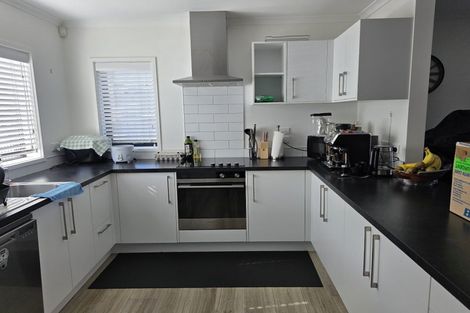 Photo of property in 115 Banks Street, Marfell, New Plymouth, 4310