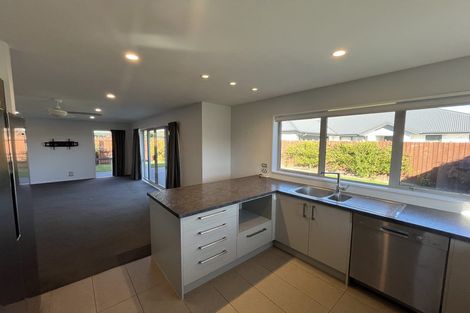 Photo of property in 11 Oakdene Place, Halswell, Christchurch, 8025