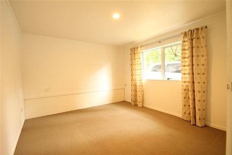 Photo of property in 28 Tamahere Drive, Glenfield, Auckland, 0629