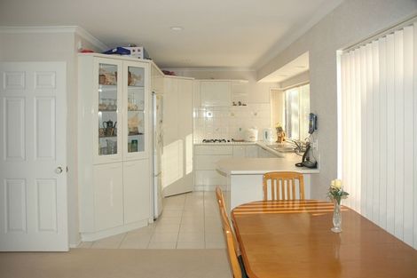 Photo of property in 192a Botany Road, Botany Downs, Auckland, 2010