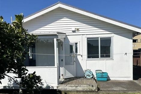 Photo of property in 10 Wallis Street, Raglan, 3225