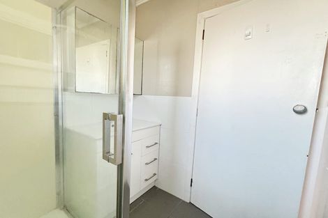 Photo of property in 15 Albert Road, Kelston, Auckland, 0602