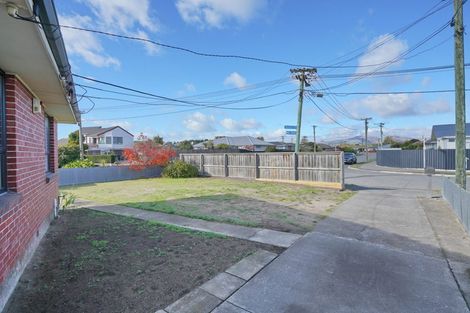 Photo of property in 17 Ontario Place, Wainoni, Christchurch, 8061