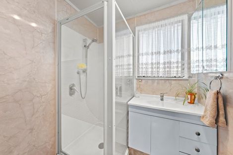 Photo of property in 1 Airedale Place, Waitara, 4320