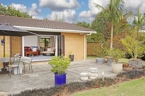 Photo of property in 2 Raukawa Grove, Waiuku, 2123