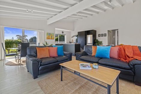 Photo of property in 33 Holland Close, Pauanui, Hikuai, 3579