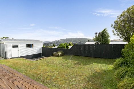 Photo of property in 49 Cotswold Crescent, Newlands, Wellington, 6037