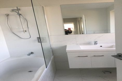 Photo of property in 7b Yeoman Place, Howick, Auckland, 2014