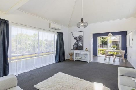 Photo of property in 2 Cypress Grove, Paraparaumu, 5032