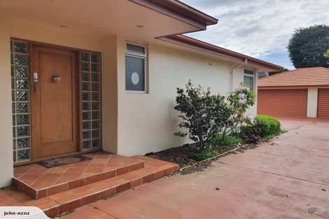 Photo of property in 74 Straven Road, Fendalton, Christchurch, 8014