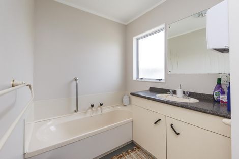 Photo of property in 38 Dalfield Place, Highbury, Palmerston North, 4412
