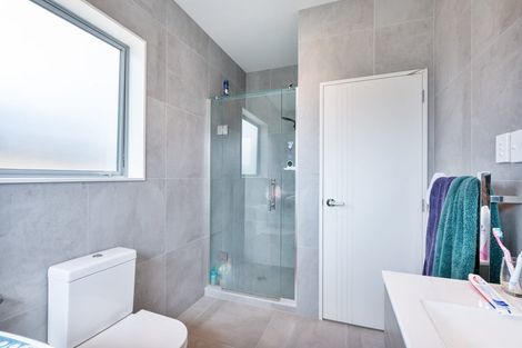 Photo of property in 13 Walter Ruddock Avenue, Kumeu, 0810