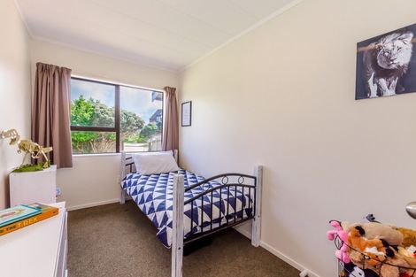 Photo of property in 16 Tobys Way, Waikanae Beach, Waikanae, 5036