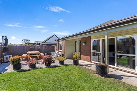 Photo of property in 150 Royal Park Drive, Parklands, Christchurch, 8083