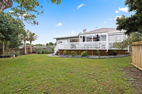 Photo of property in 1/127 Birkdale Road, Birkdale, Auckland, 0626