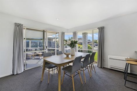 Photo of property in 9 Parkwood Place, Parklands, Christchurch, 8083