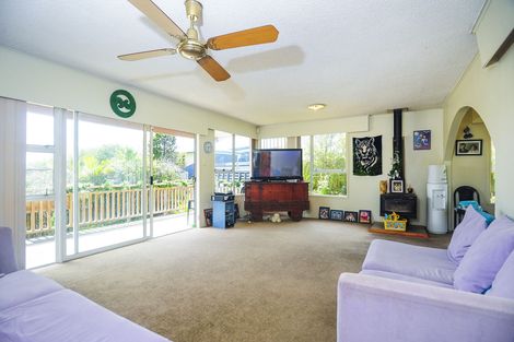 Photo of property in 36 Barron Drive, Green Bay, Auckland, 0604