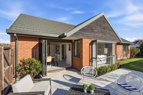 Photo of property in 3/118a Sawyers Arms Road, Northcote, Christchurch, 8052