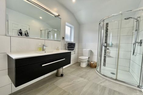 Photo of property in 17 Bay Lair Grove, Island Bay, Wellington, 6023