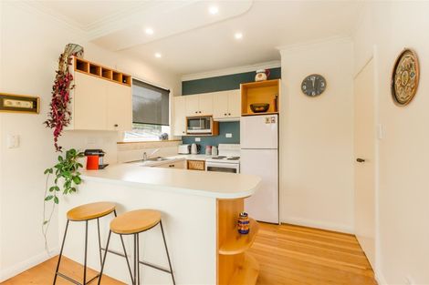 Photo of property in 131 Renown Road, Raumati South, Paraparaumu, 5032