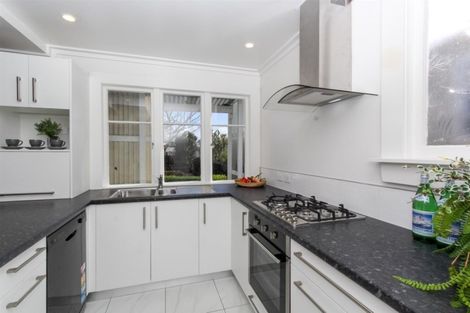 Photo of property in 22 Bulteel Street, New Plymouth, 4310