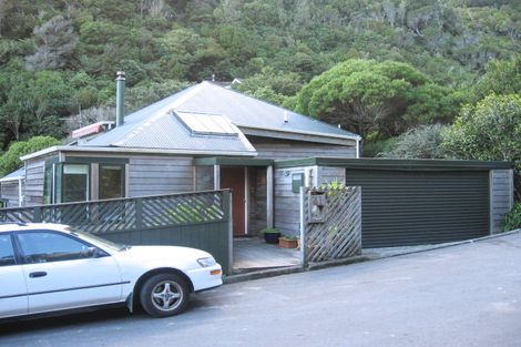 Photo of property in 41 Rona Street, Eastbourne, Lower Hutt, 5013