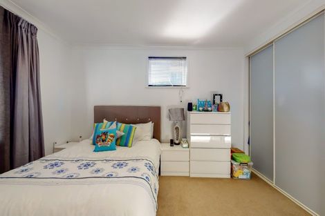 Photo of property in 14c Bracken Road, Newlands, Wellington, 6037