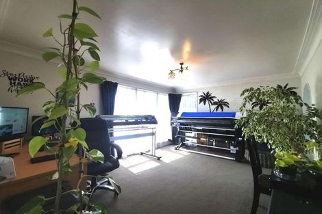 Photo of property in 21 Mcannalley Street, Manurewa East, Auckland, 2102