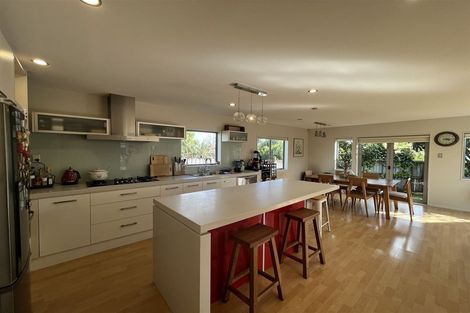 Photo of property in 33 Titoki Street, Te Atatu Peninsula, Auckland, 0610