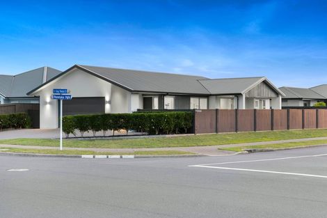 Photo of property in 54 Penetaka Heights, Pyes Pa, Tauranga, 3112