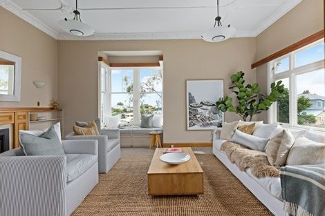 Photo of property in 18 Cobden Road, Bluff Hill, Napier, 4110