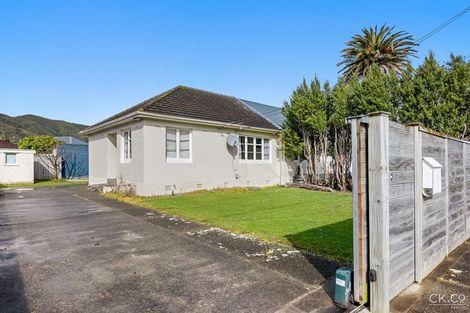 Photo of property in 112 Cambridge Terrace, Fairfield, Lower Hutt, 5011