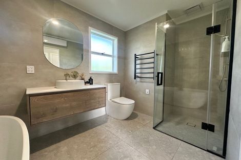 Photo of property in 28 Bert Wilson Place, Cockle Bay, Auckland, 2014