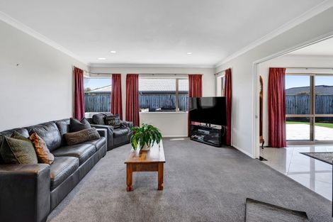 Photo of property in 20 Kahikatea Street, Inglewood, 4330