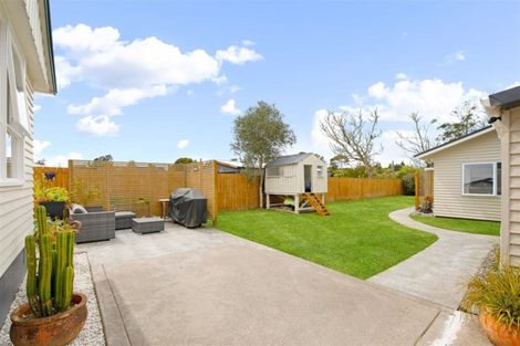 Photo of property in 8 Birdwood Road, Swanson, Auckland, 0612