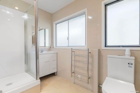 Photo of property in 1/3 Holt Avenue, Torbay, Auckland, 0630