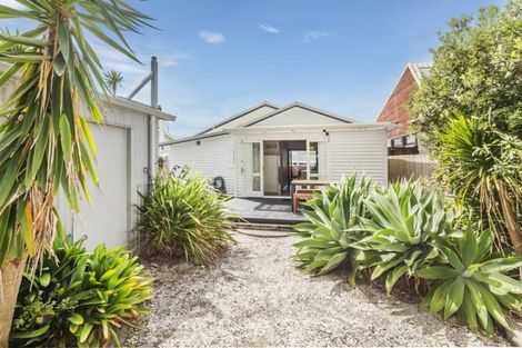 Photo of property in 117 Breaker Bay Road, Breaker Bay, Wellington, 6022