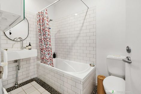 Photo of property in 3/306 Evans Bay Parade, Hataitai, Wellington, 6021