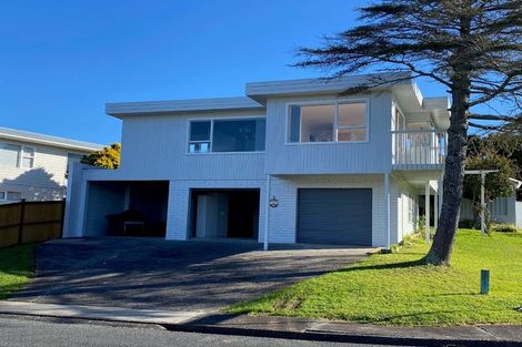 Photo of property in 92 Ravenwood Drive, Forrest Hill, Auckland, 0620