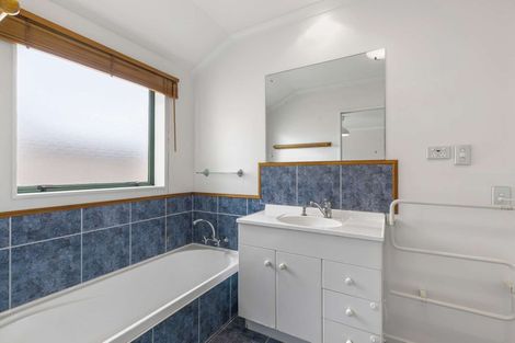 Photo of property in 27 Corinth Grove, Papamoa Beach, Papamoa, 3118