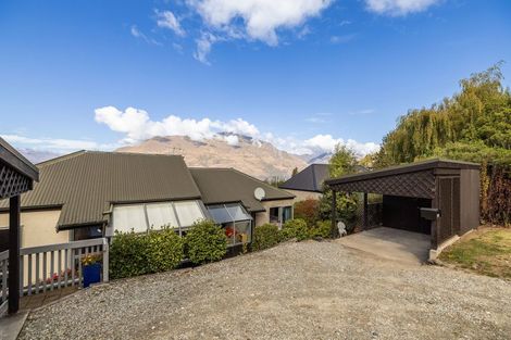 Photo of property in 18a Cameron Place, Fernhill, Queenstown, 9300