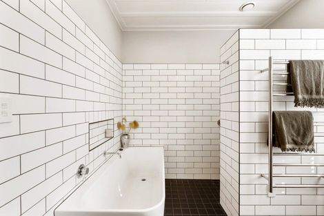 Photo of property in 16 Brewster Street, Bluff Hill, Napier, 4110